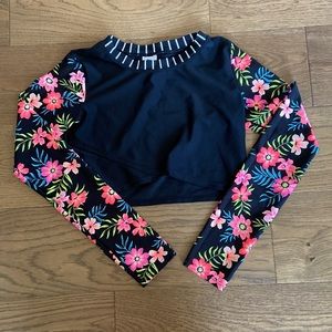 Art Class Girl’s Cropped Long Sleeve Rashguard